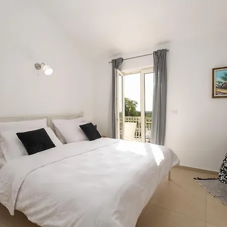 Bincila For 12 People Near Porec With Sea View & Beautiful Garden Villa *