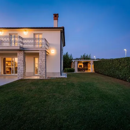 Bincila For 12 People Near Porec With Sea View & Beautiful Garden